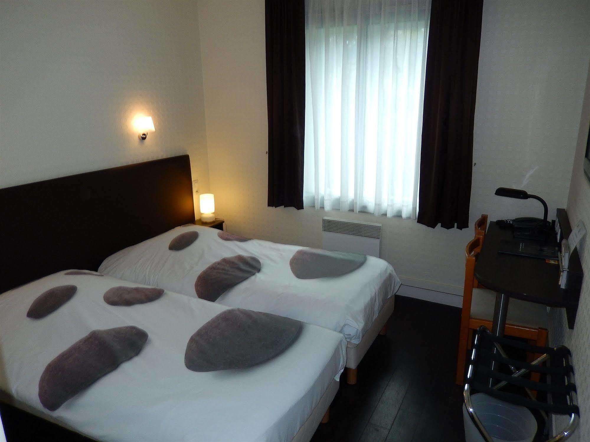 Logis Hotel Lodge La Valette Сессон-Севинье Экстерьер фото